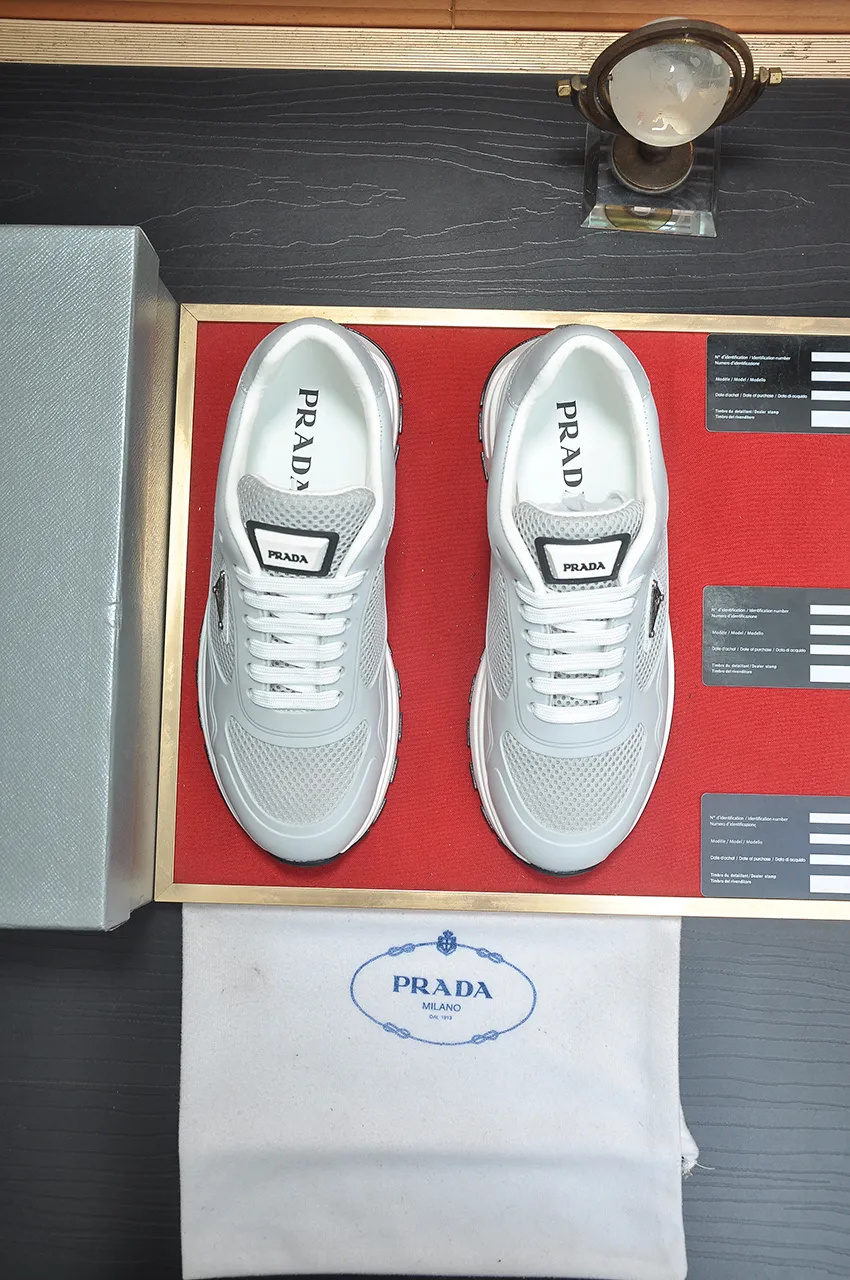 Men's shoes 💰580💶 [PRADA] Top original items, new seasonal styles, high-quality original items, top-grade high-mercerized cowhide combined with original breathable fabric + imported glue, imported stretch fabric inside with original cowhide feet, original thick outsole! Quality guaranteed! Code 38-45 (45 customized)